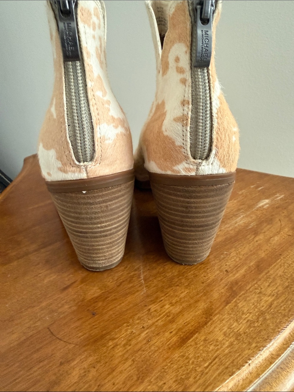 Michael Shannon Cream and Tan Cowhide Ankle Booties - Picture 4 of 7